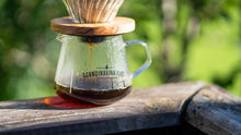 HARIO V60 in glass and olive wood (02)